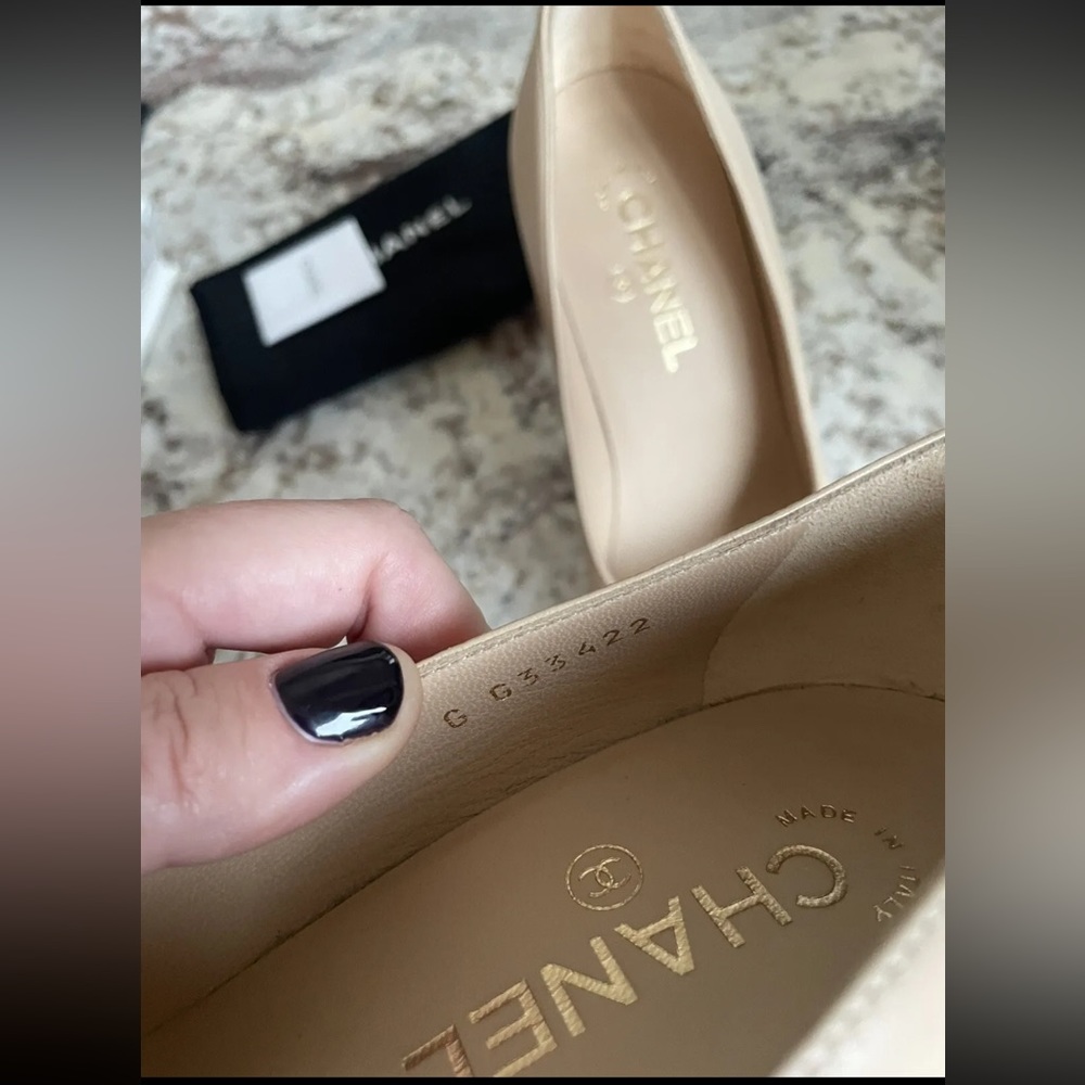 Chanel 18C Classic CC Lambskin Leather Two Tone Heels Size 38.5/US 8 - Picture 9 of 12